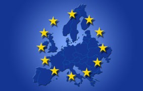 foto del mapa de la unión europea con su bandera